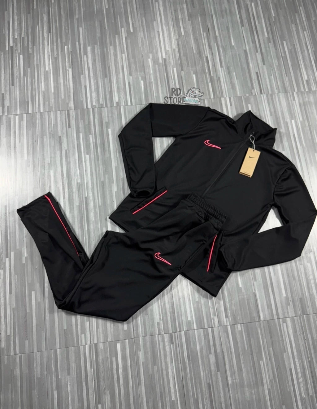 CONJUNTO NIKE DRI-FIT 21 ( PRETO c/ ROSA )
