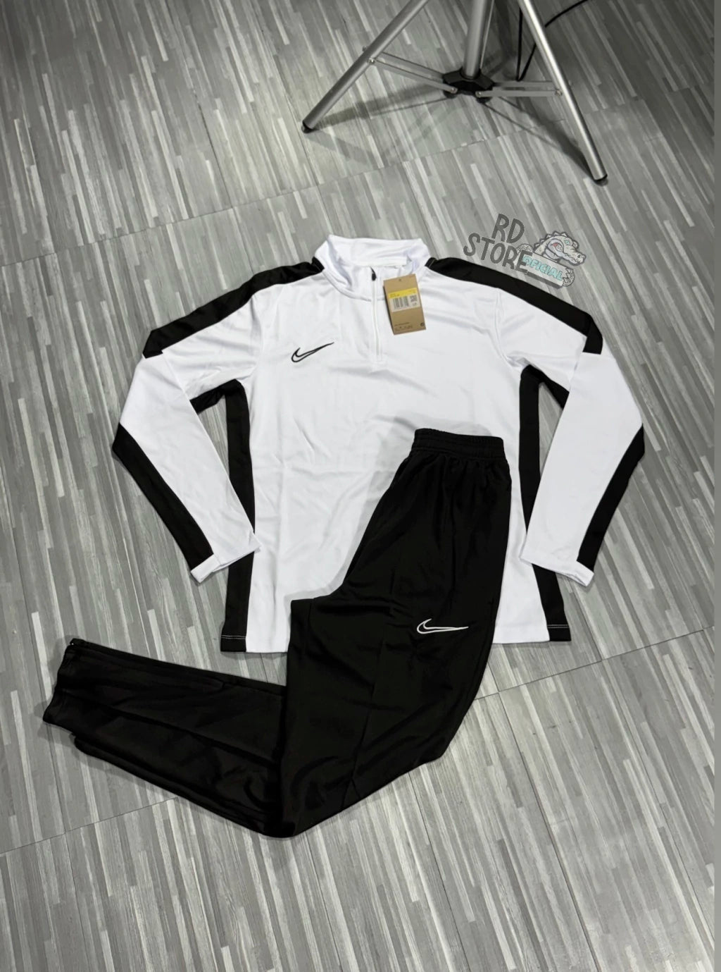 CONJUNTO NIKE DRI-FIT 23 ( BRANCO c/ PRETO )