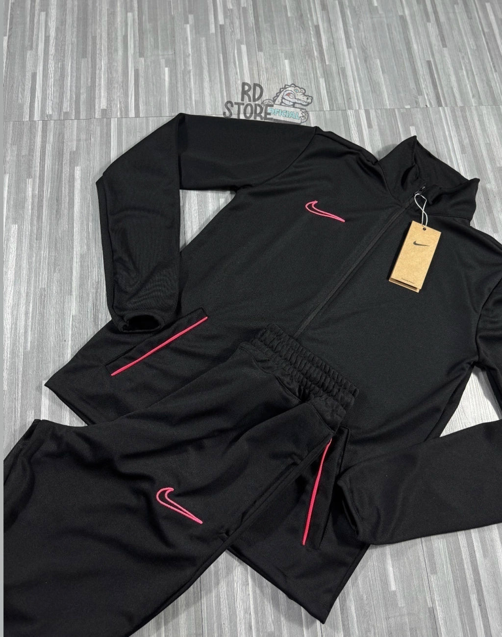 CONJUNTO NIKE DRI-FIT 21 ( PRETO c/ ROSA )