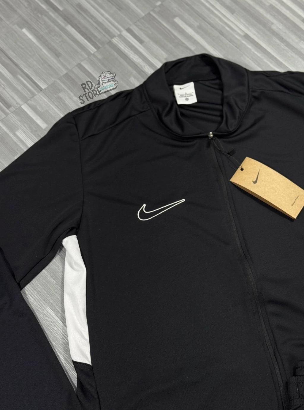 CONJUNTO NIKE DRI-FIT 2025 ( PRETO c/ BRANCO )