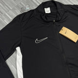 CONJUNTO NIKE DRI-FIT 2025 ( PRETO c/ BRANCO )