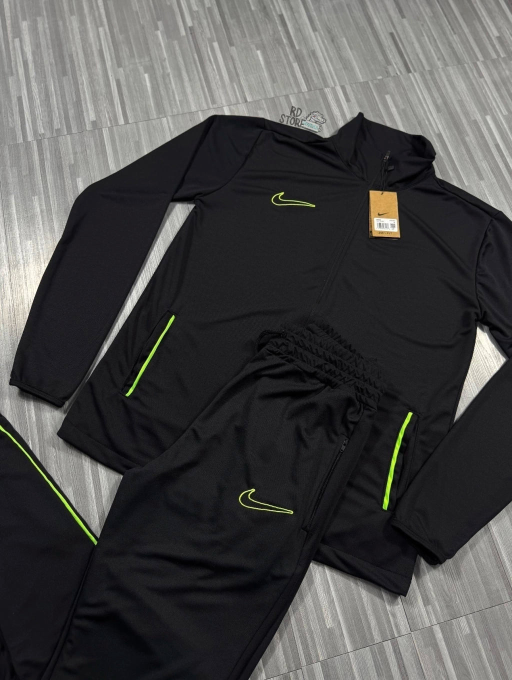 CONJUNTO NIKE DRI-FIT ( PRETO c/ VERDE )