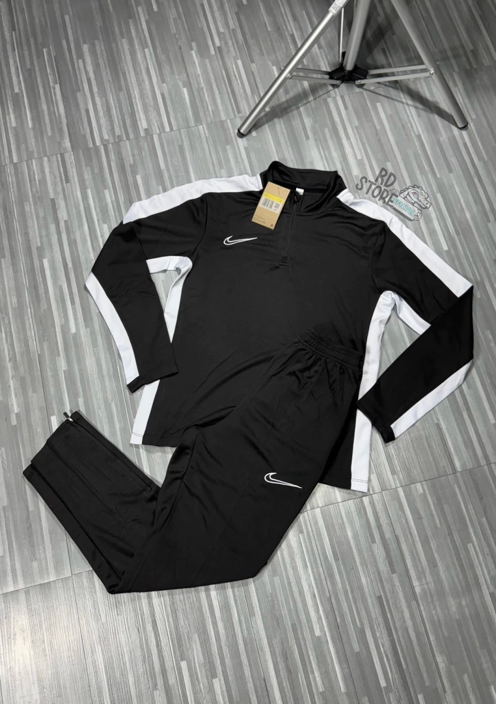 CONJUNTO NIKE DRI-FIT 23 ( PRETO c/ BRANCO )