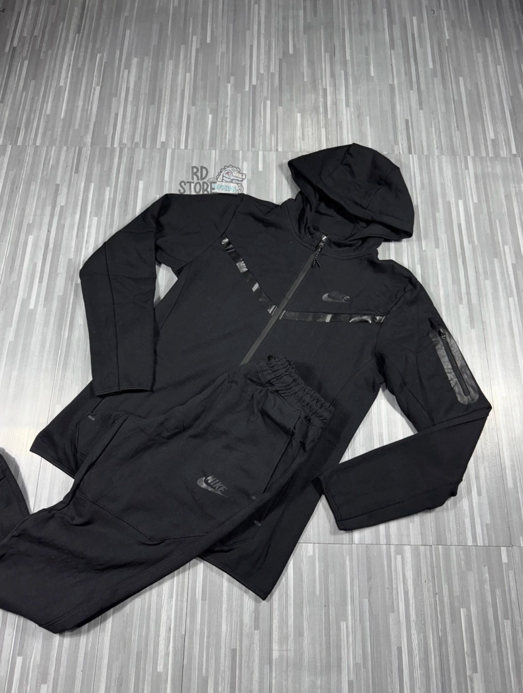 CONJUNTO NIKE TECH FLEECE ( PRETO )