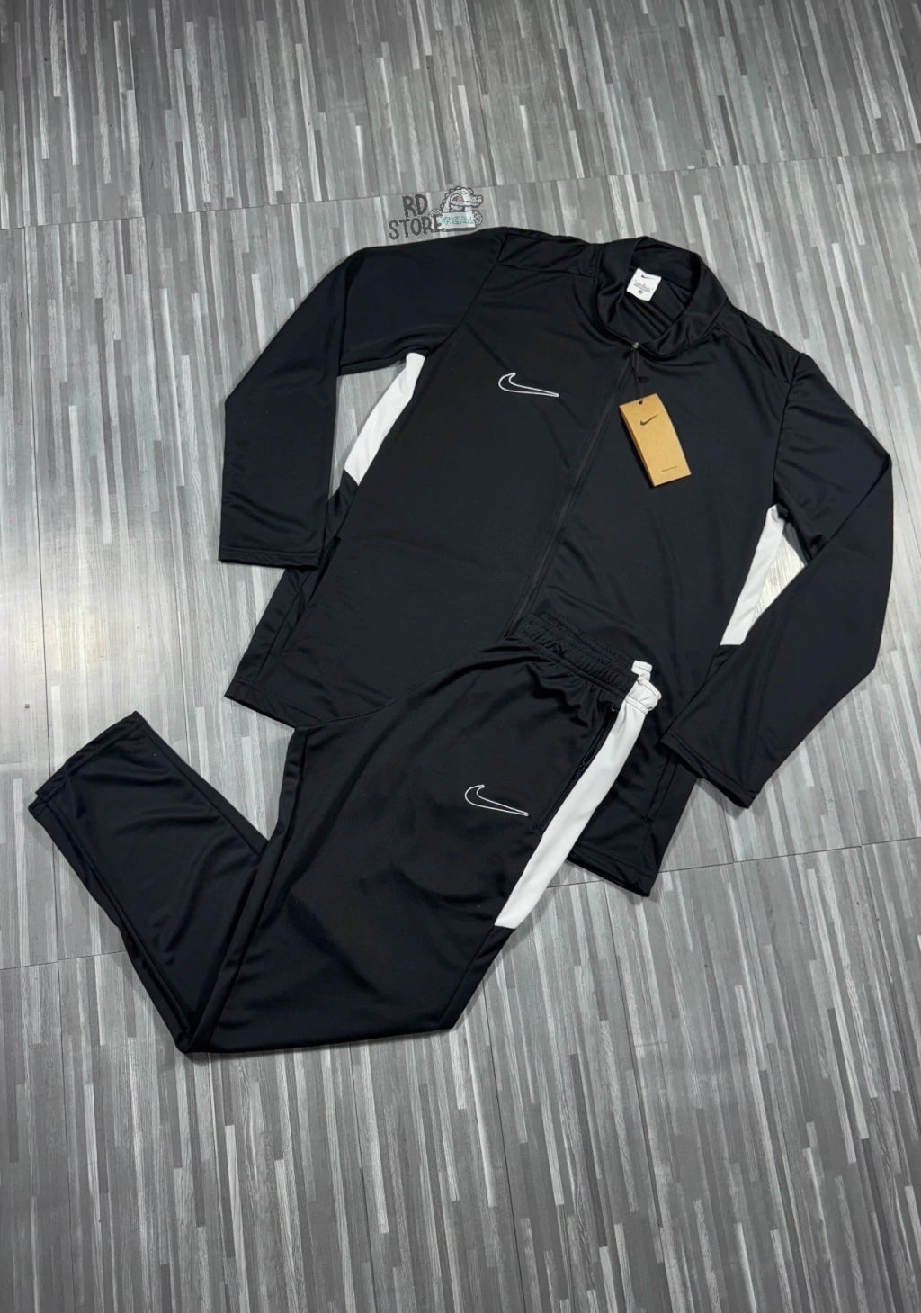 CONJUNTO NIKE DRI-FIT 2025 ( PRETO c/ BRANCO )