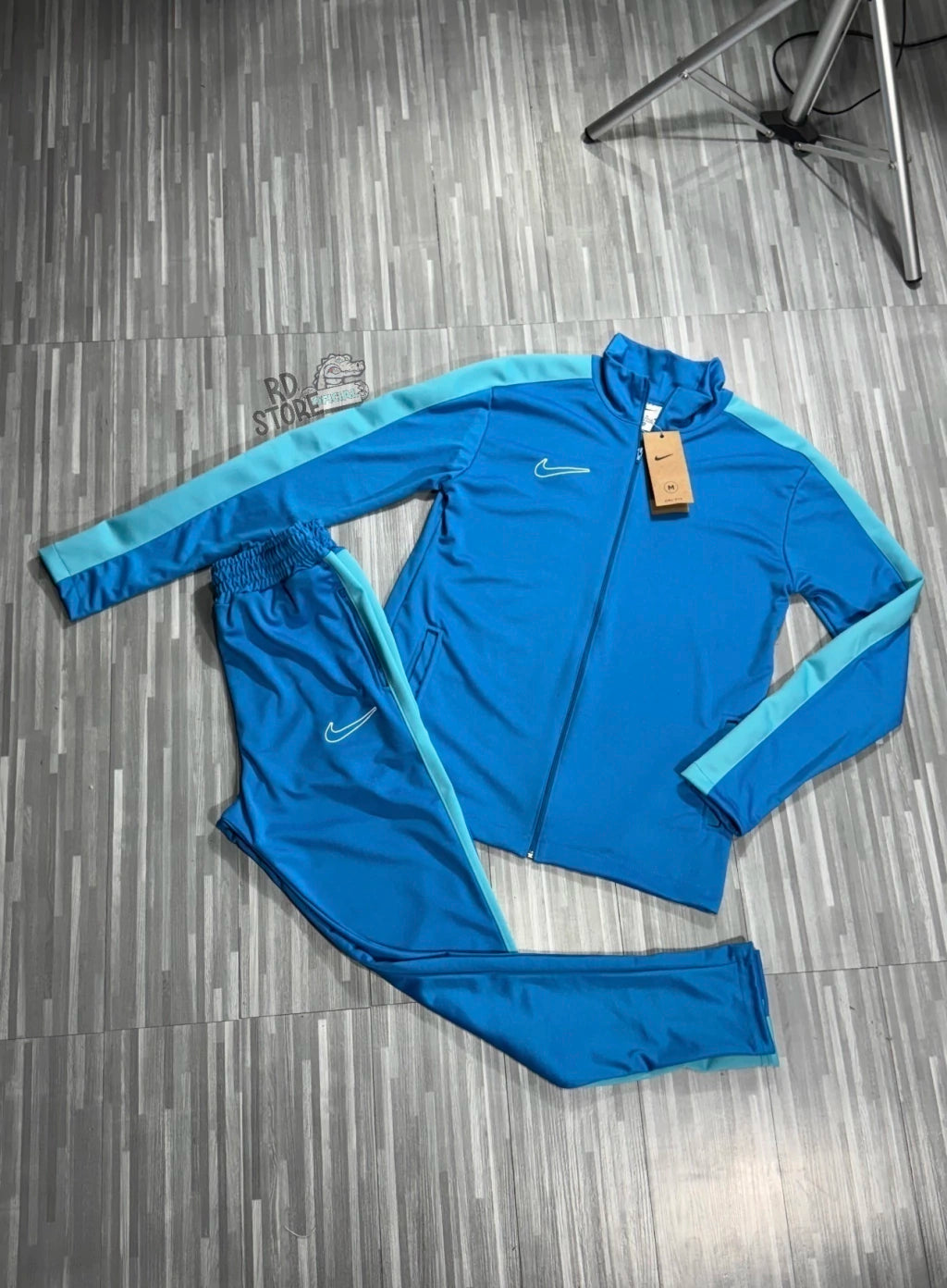 CONJUNTO NIKE DRI-FIT ( AZUL BEBE )