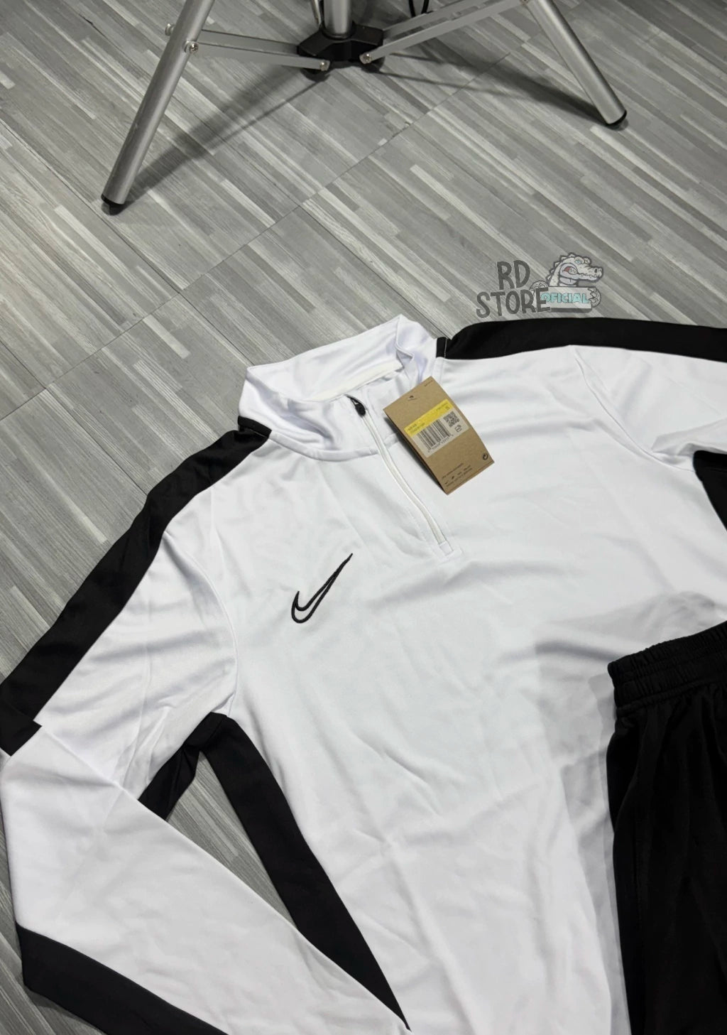 CONJUNTO NIKE DRI-FIT 23 ( BRANCO c/ PRETO )