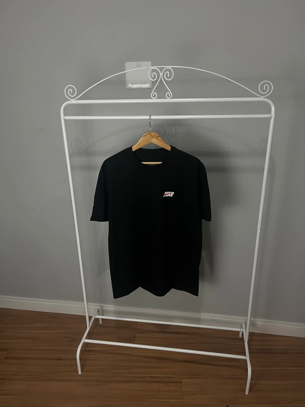 CAMISETA NIKE BASIC (OVERSIZED)