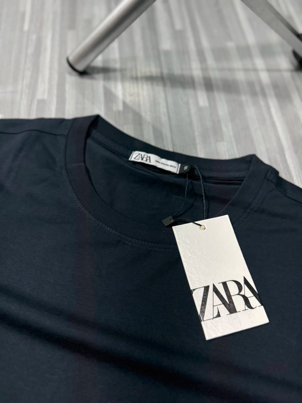 CAMISETA BÁSICA ZARA ( AZUL MARINHO )