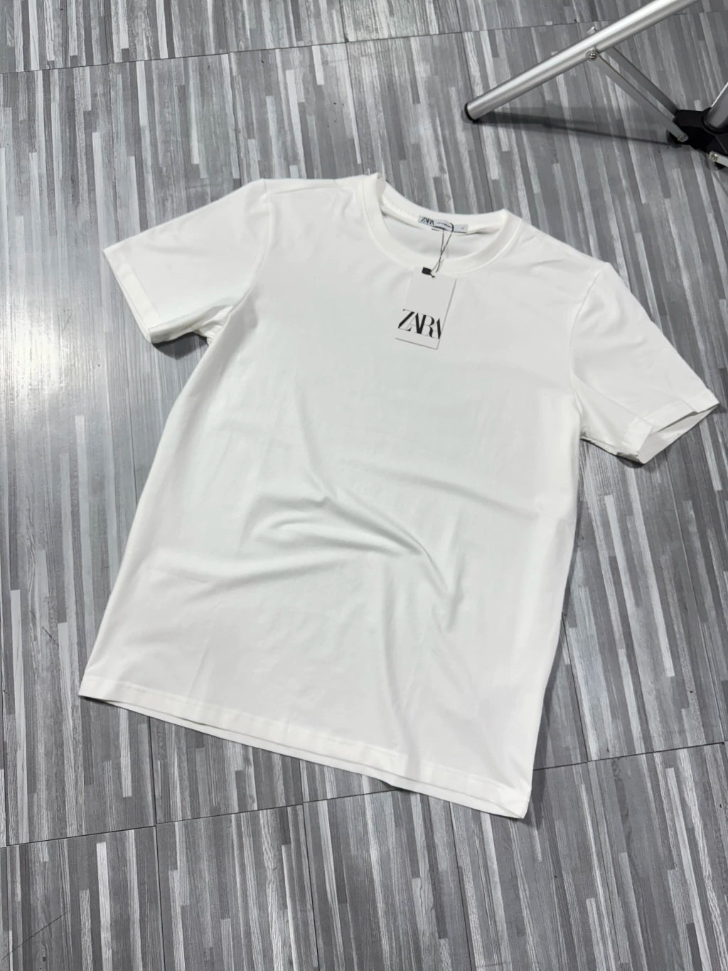 CAMISETA BÁSICA ZARA ( OFF-WHITE )