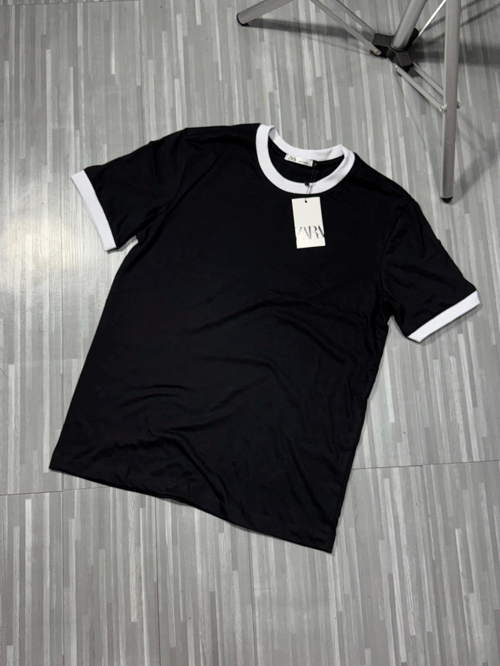 CAMISETA BÁSICA ZARA GOLA ( PRETO )