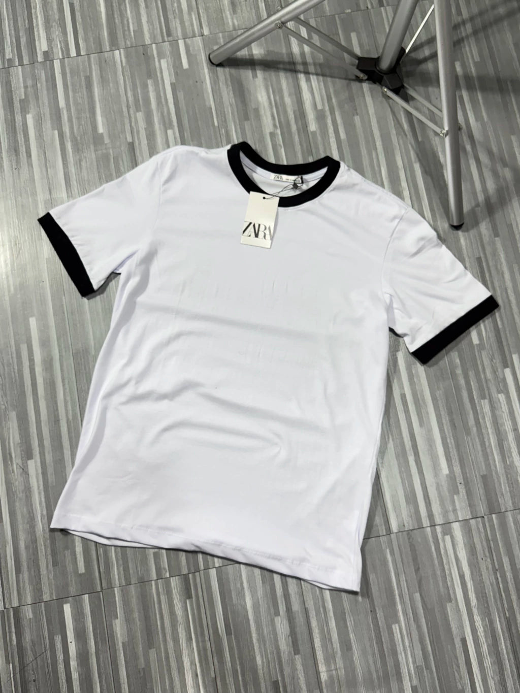 CAMISETA BÁSICA ZARA GOLA ( BRANCA )