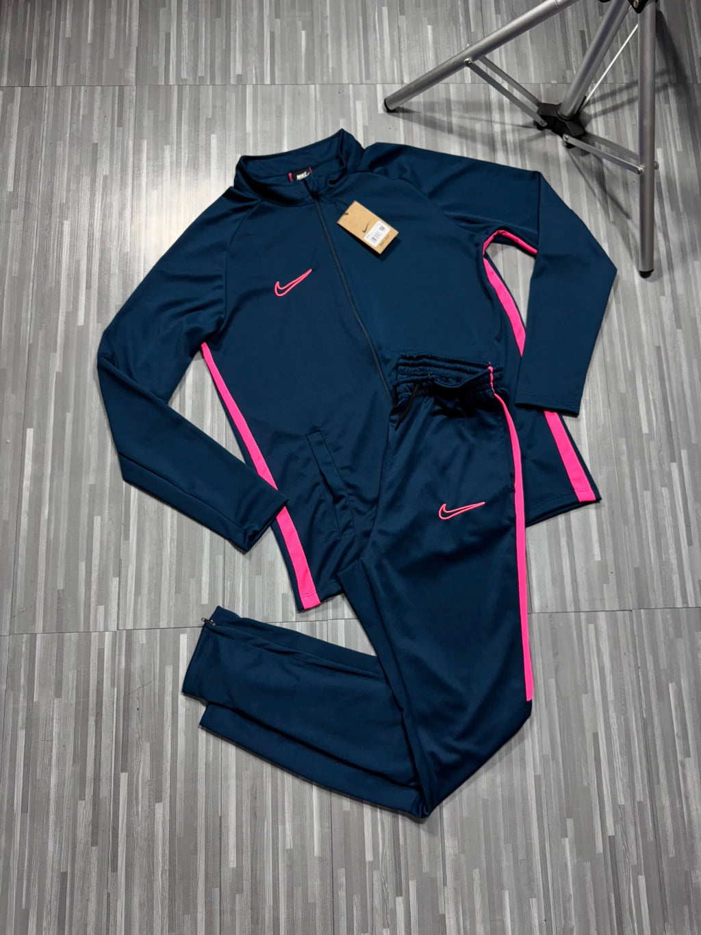 CONJUNTO NIKE DRI-FIT 2025 ( AZUL c/ ROSA )