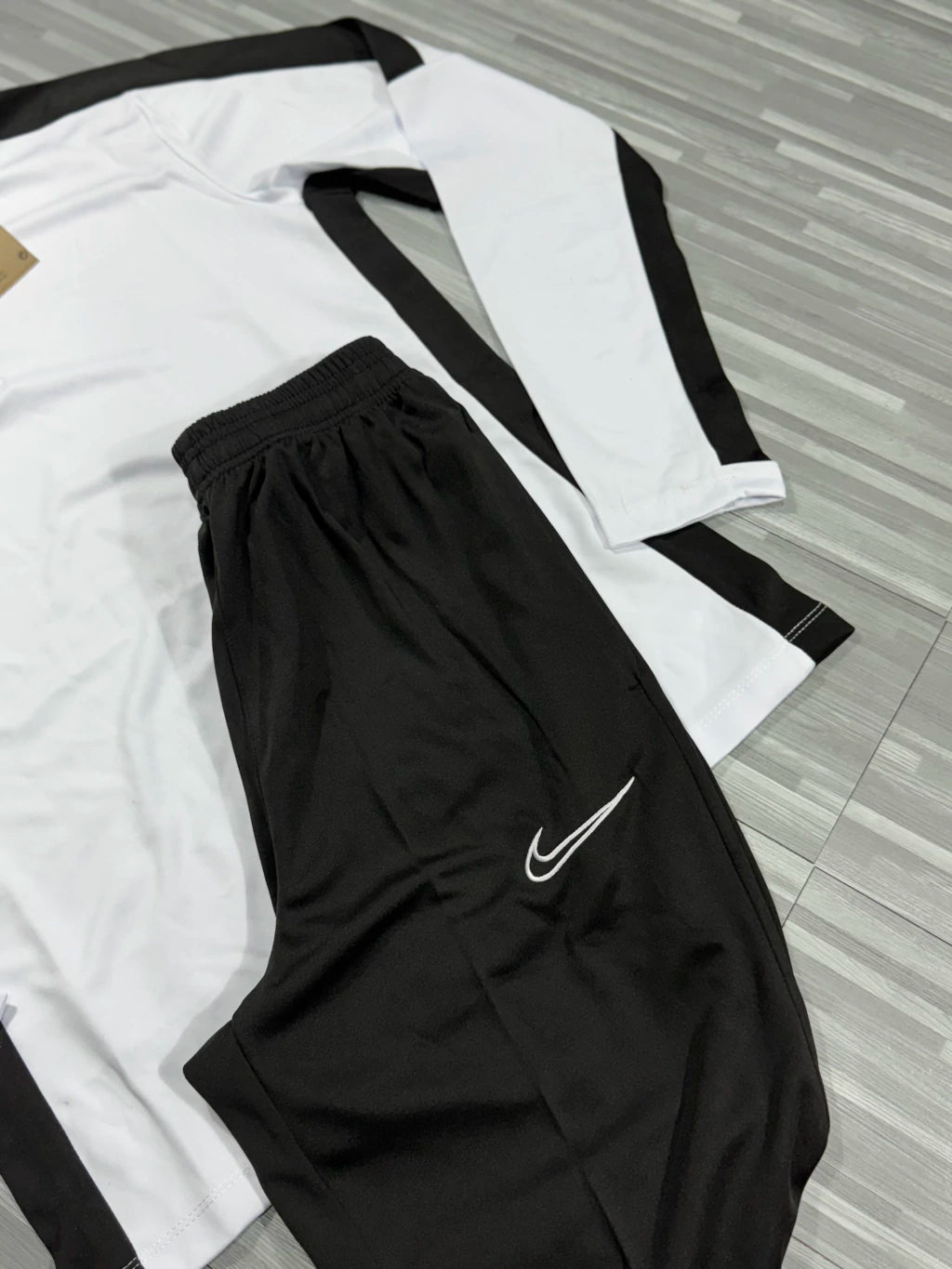 CONJUNTO NIKE DRI-FIT 23 ( BRANCO c/ PRETO )