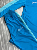 CONJUNTO NIKE DRI-FIT ( AZUL BEBE )