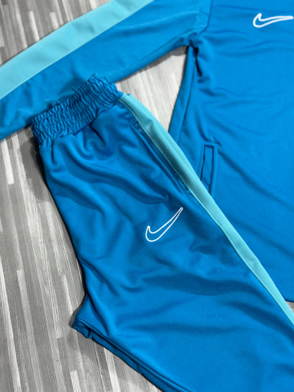 CONJUNTO NIKE DRI-FIT ( AZUL BEBE )