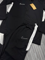CONJUNTO NIKE DRI-FIT 2025 ( PRETO c/ BRANCO )