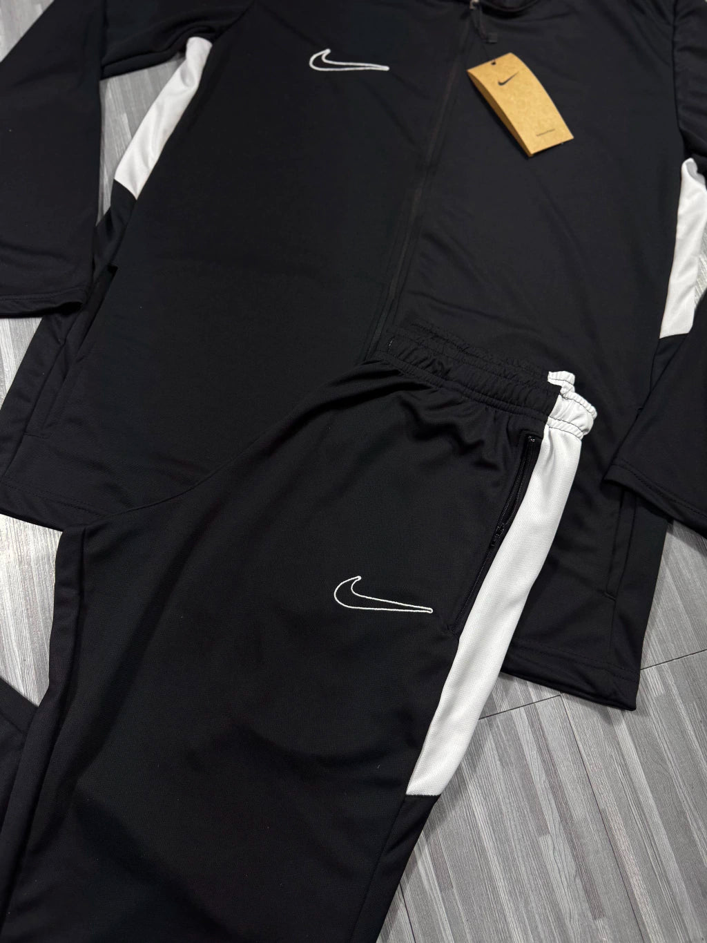 CONJUNTO NIKE DRI-FIT 2025 ( PRETO c/ BRANCO )