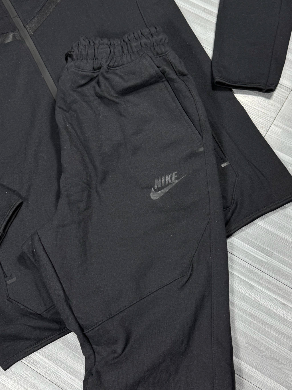CONJUNTO NIKE TECH FLEECE ( PRETO )
