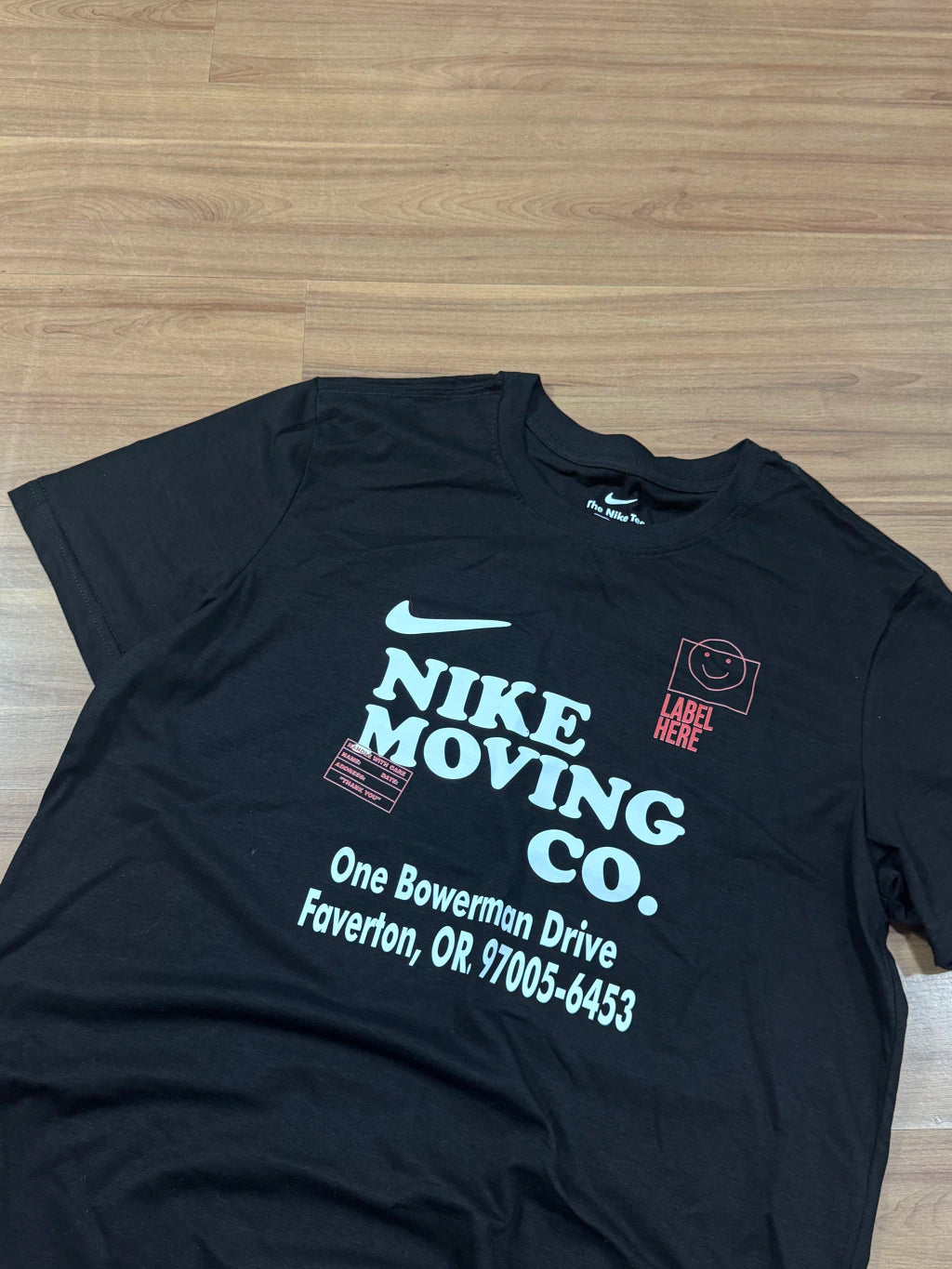 CAMISETA NIKE LABEL HERE